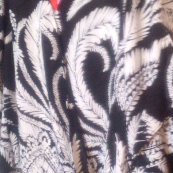 I.N.C NWT Black & White Blouse 3/4 Flounce Ruffle Sleeves Hi Low Size Pe… - Picture 5 of 10